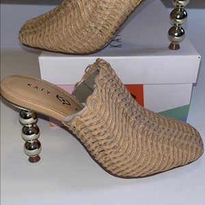 Katy Perry Women's 5.5 Beed Zig Zag Mule Biscotti  shoes